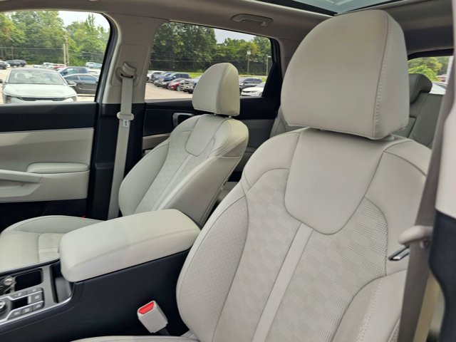 Used 2025 Kia Sorento S w/ Panoramic Sunroof Package FWD image 17