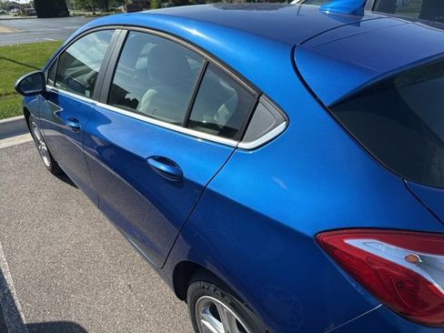 Used 2018 Chevrolet Cruze LT image 4