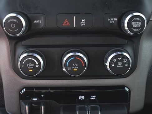 Used 2022 RAM 2500 Big Horn AWD/4WD image 26