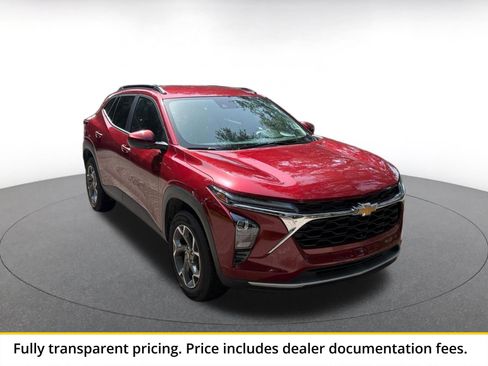 Used 2025 Chevrolet Trax LT FWD image 1