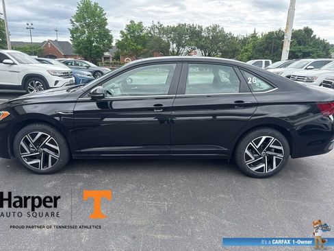 Used 2024 Volkswagen Jetta SEL FWD image 2