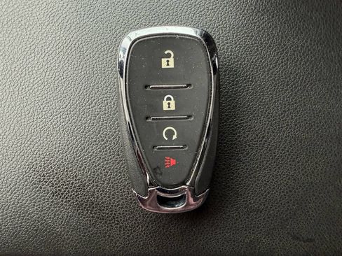 Used 2025 Chevrolet Trax LT FWD image 32