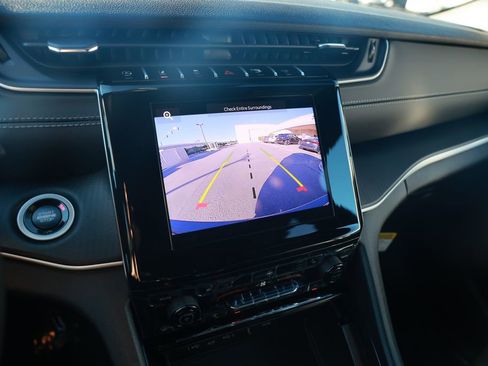 New 2025 Jeep Grand Cherokee Altitude image 19