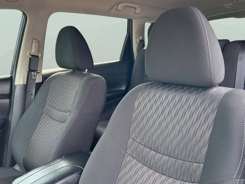 Used 2019 Nissan Rogue S image 12