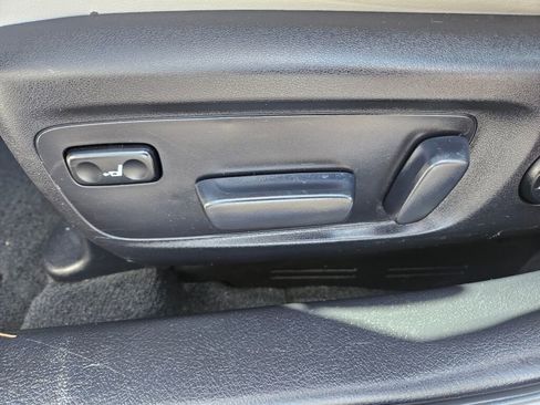 Used 2013 Toyota Avalon Limited image 16