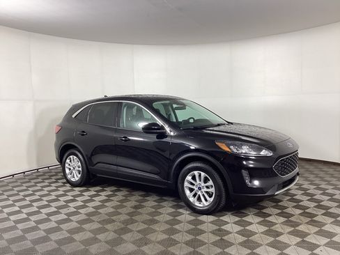 Used 2021 Ford Escape SE w/ Cold Weather Package AWD/4WD image 1