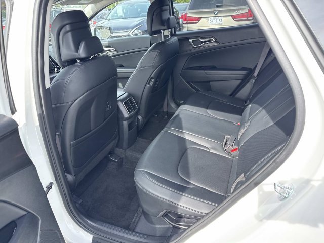 Used 2025 Kia Sportage EX AWD/4WD image 16