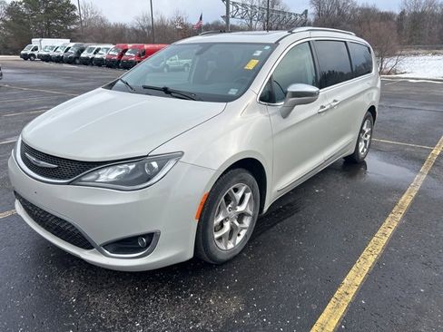 Used 2019 Chrysler Pacifica Limited w/ 8-pass Seating Package image 1