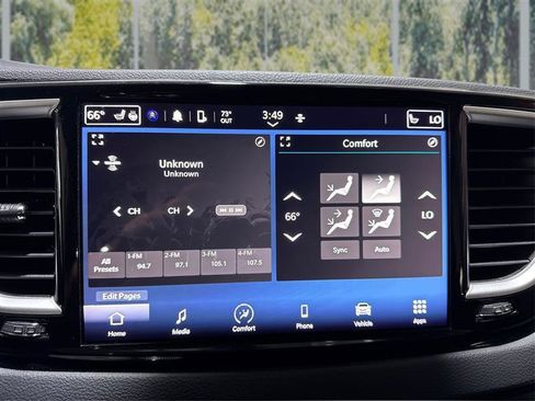 Used 2024 Chrysler Pacifica Touring-L FWD image 15