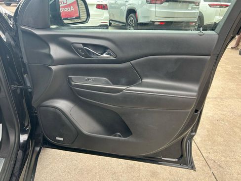 Used 2018 GMC Acadia SLT w/ LPO, Floor Liner Package FWD image 17