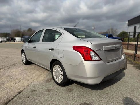 Used 2015 Nissan Versa S FWD image 9