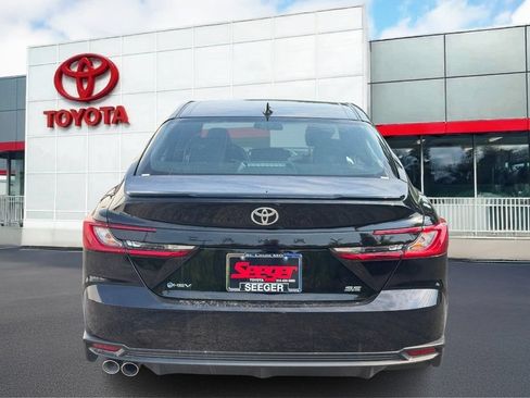 Used 2026 Toyota Camry SE FWD image 5