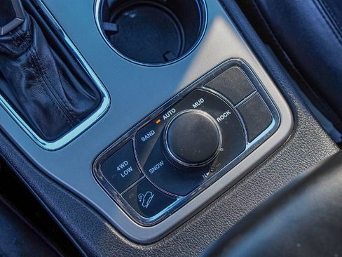 Used 2021 Jeep Grand Cherokee Limited w/ Trailer Tow Group IV image 19