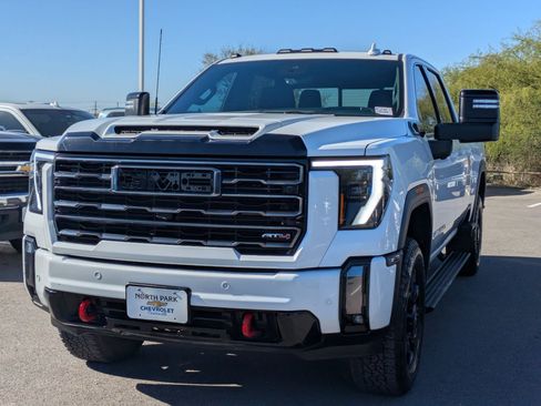 Used 2024 GMC Sierra 2500 AT4 w/ AT4 Premium Plus Package image 7