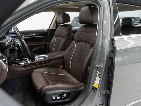 Used 2022 BMW 750i xDrive AWD/4WD image 8