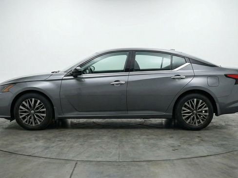 Used 2025 Nissan Altima 2.5 SV image 5