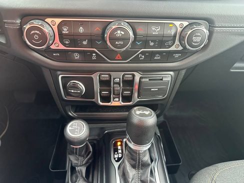 Used 2025 Jeep Wrangler Unlimited Sahara w/ Safety Group AWD/4WD image 20
