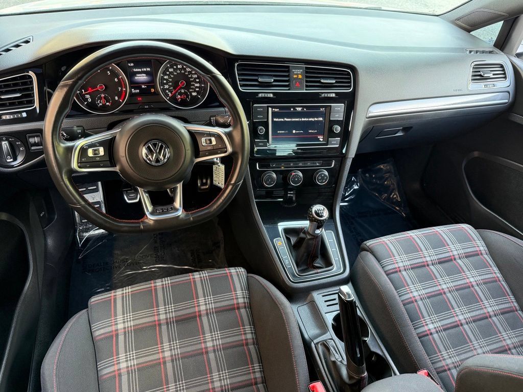 Used 2020 Volkswagen Golf 4-Door FWD image 25