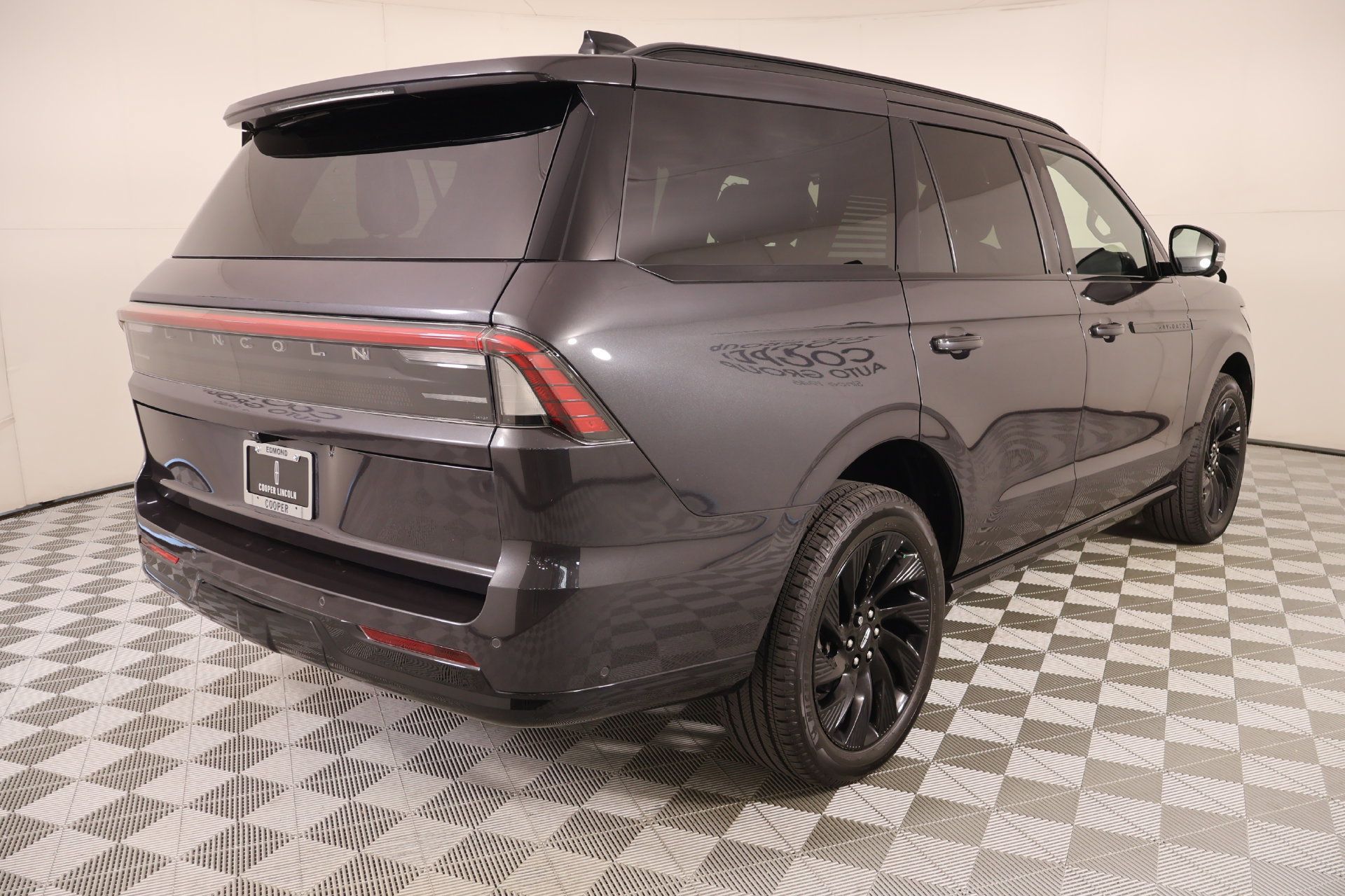 Certified 2025 Lincoln Navigator Reserve w/ Jet Appearance Package AWD/4WD image 24