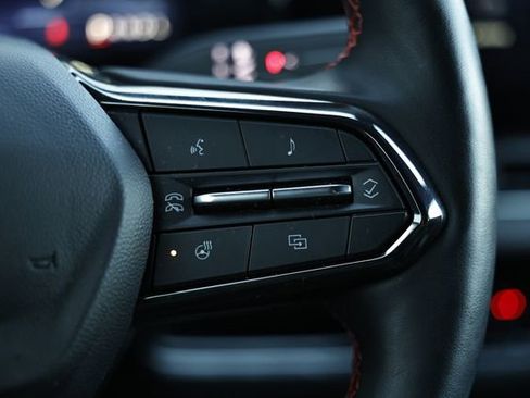 Used 2025 Chevrolet Equinox RS image 32