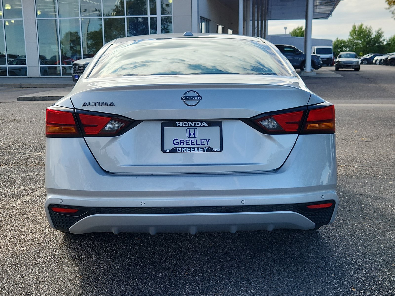 Used 2025 Nissan Altima 2.5 SV FWD image 4