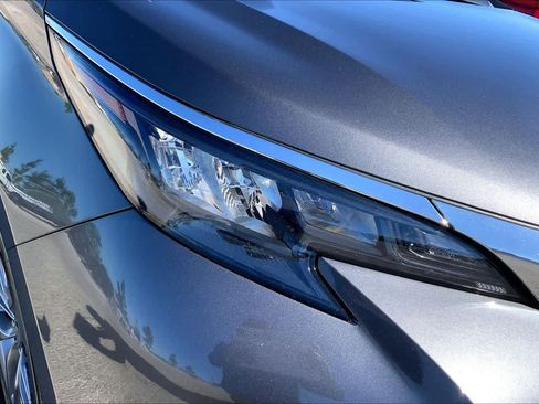 Used 2025 Toyota Sienna XLE image 26