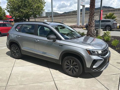 Used 2023 Volkswagen Taos S FWD image 5