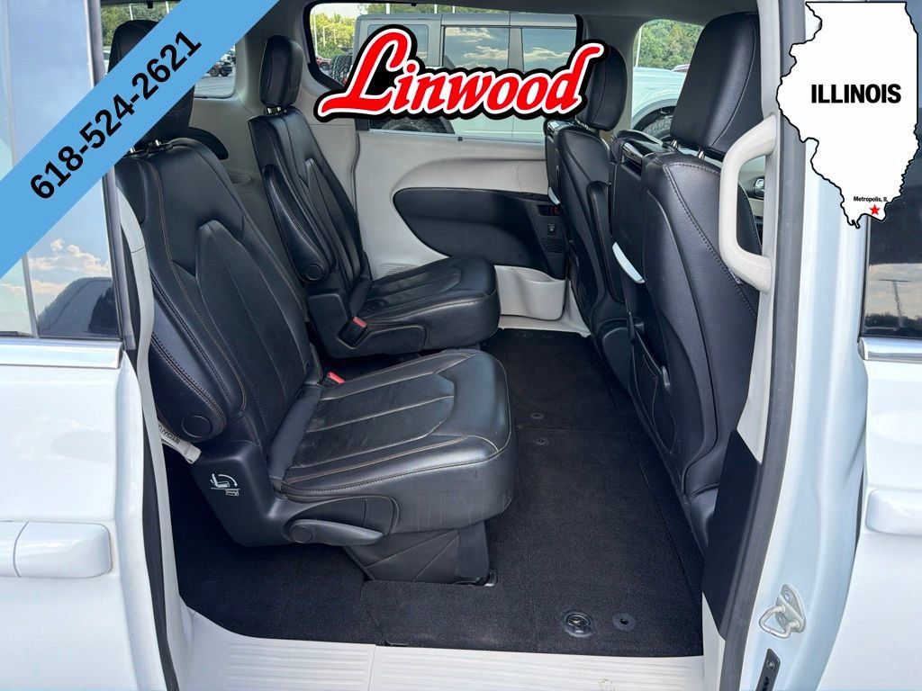 Used 2020 Chrysler Pacifica Touring-L Plus w/ Advanced Safetytec Group FWD image 9