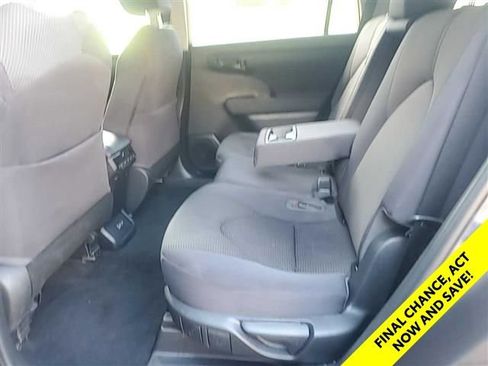 Used 2023 Toyota Highlander LE FWD image 16
