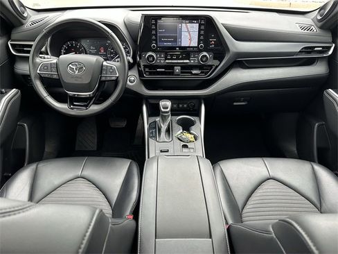 Used 2021 Toyota Highlander XSE image 10