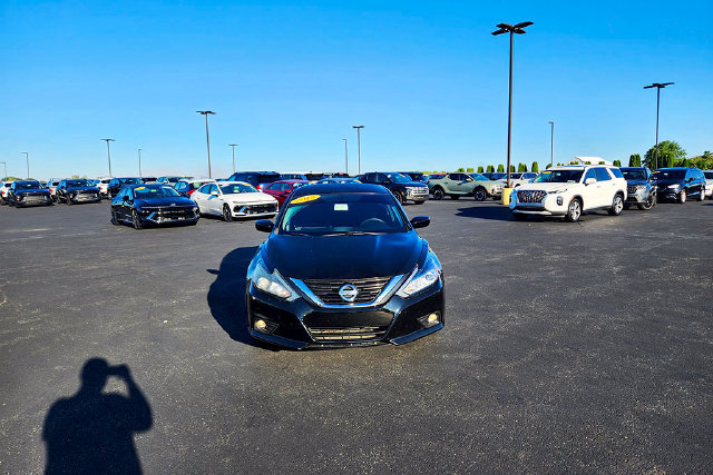 Used 2018 Nissan Altima 2.5 SR FWD image 2