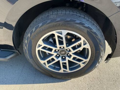 Certified 2025 Ford Expedition Active AWD/4WD image 29