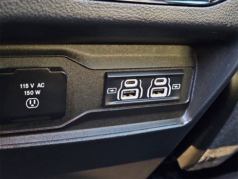 Used 2022 Jeep Grand Cherokee Overland w/ Luxury Tech Group IV image 24