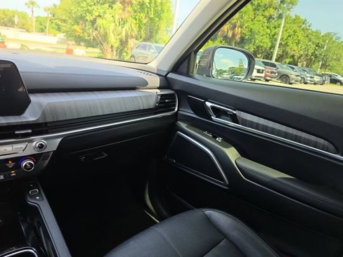 Used 2023 Kia Telluride EX w/ EX Captain's Chair Package FWD image 10