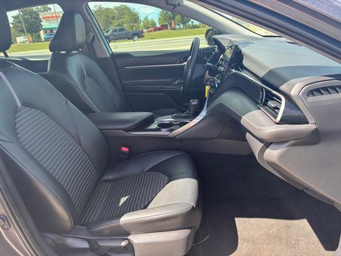 Used 2021 Toyota Camry SE image 15