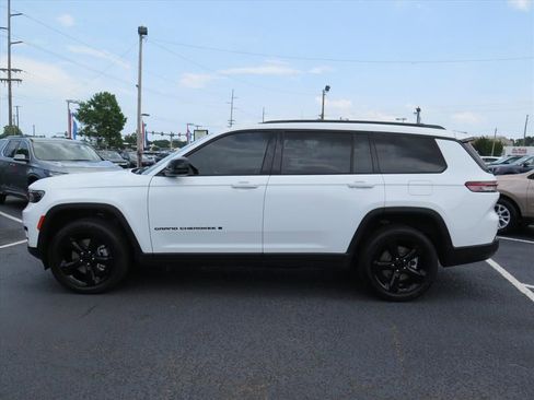 Used 2023 Jeep Grand Cherokee L Altitude AWD/4WD image 6