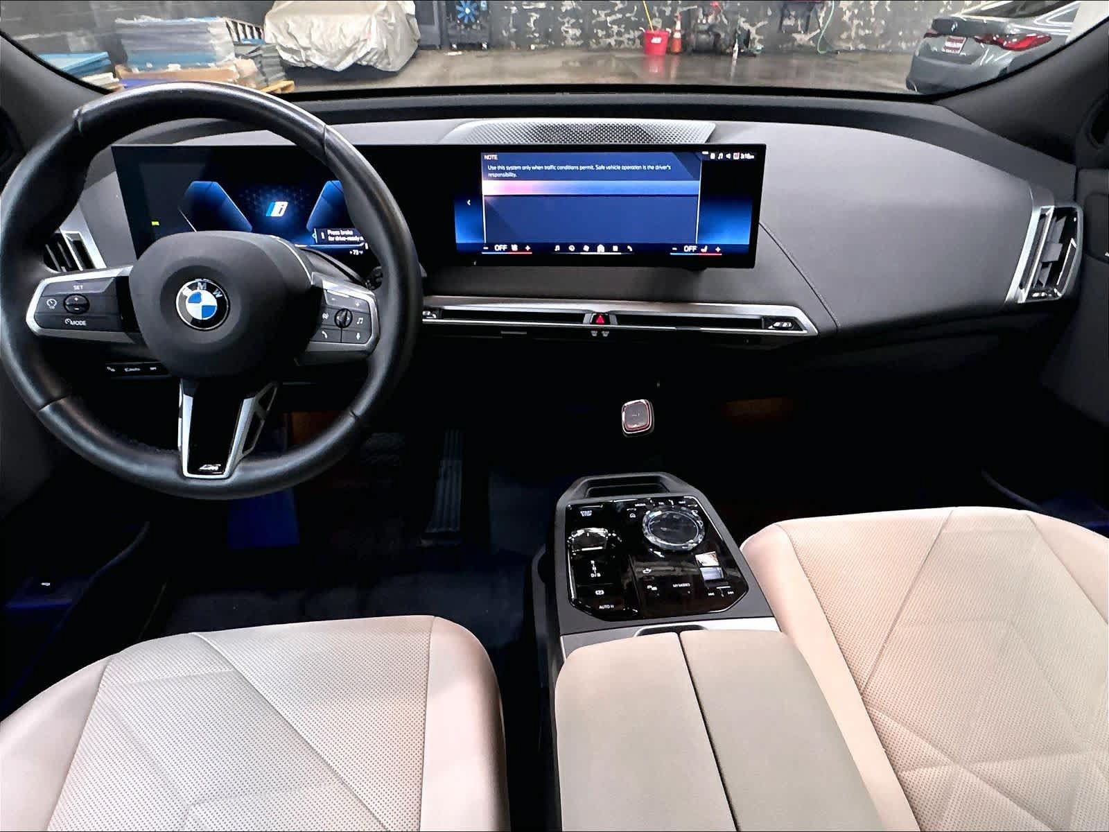 Used 2025 BMW iX xDrive50 w/ Premium Package AWD/4WD image 17