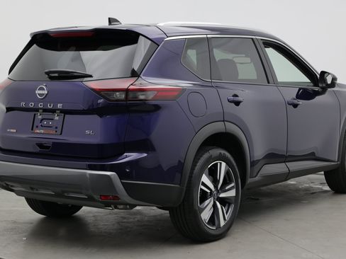 Used 2026 Nissan Rogue SL FWD image 7