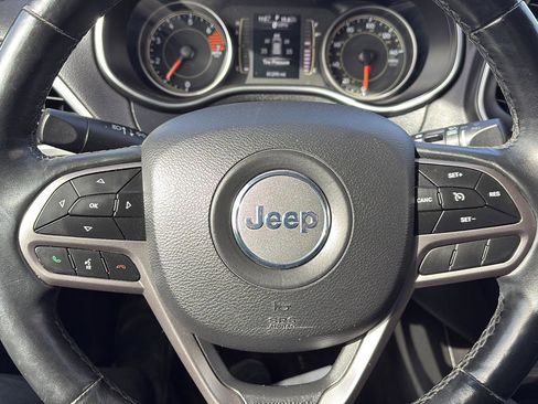 Used 2019 Jeep Cherokee Latitude Plus w/ Cold Weather Group image 19