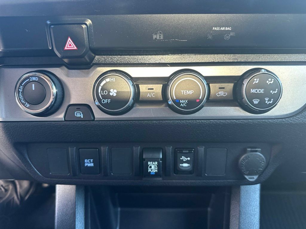 Used 2019 Toyota Tacoma SR5 AWD/4WD image 22