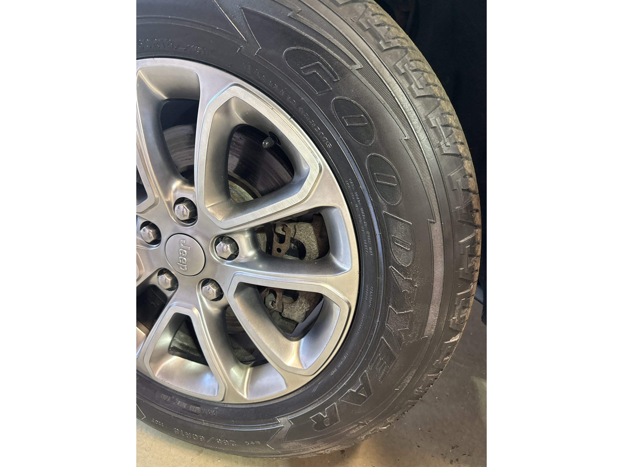 Used 2014 Jeep Grand Cherokee Limited w/ Trailer Tow Group IV AWD/4WD image 36