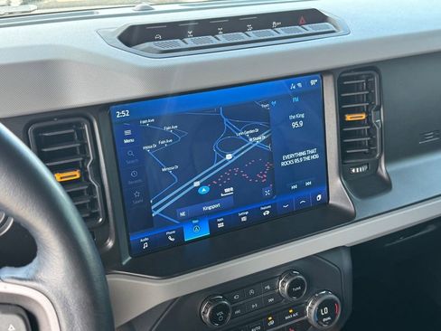 Used 2023 Ford Bronco Badlands image 24