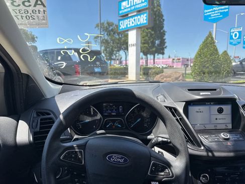 Used 2017 Ford Escape SE w/ Equipment Group 201A FWD image 25
