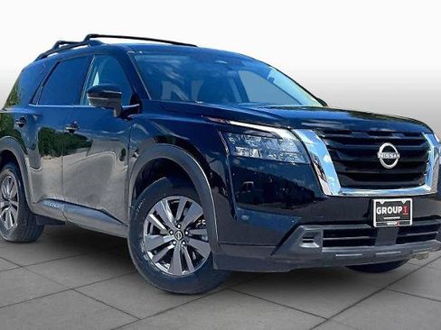 Certified 2024 Nissan Pathfinder SV FWD image 3