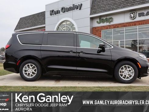 New 2026 Chrysler Pacifica Select FWD image 1