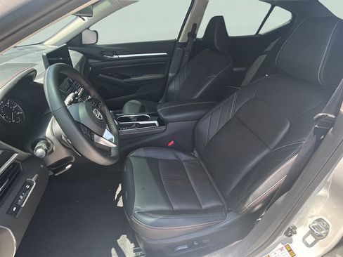Used 2025 Nissan Altima 2.5 SR w/ SR Premium Package FWD image 12