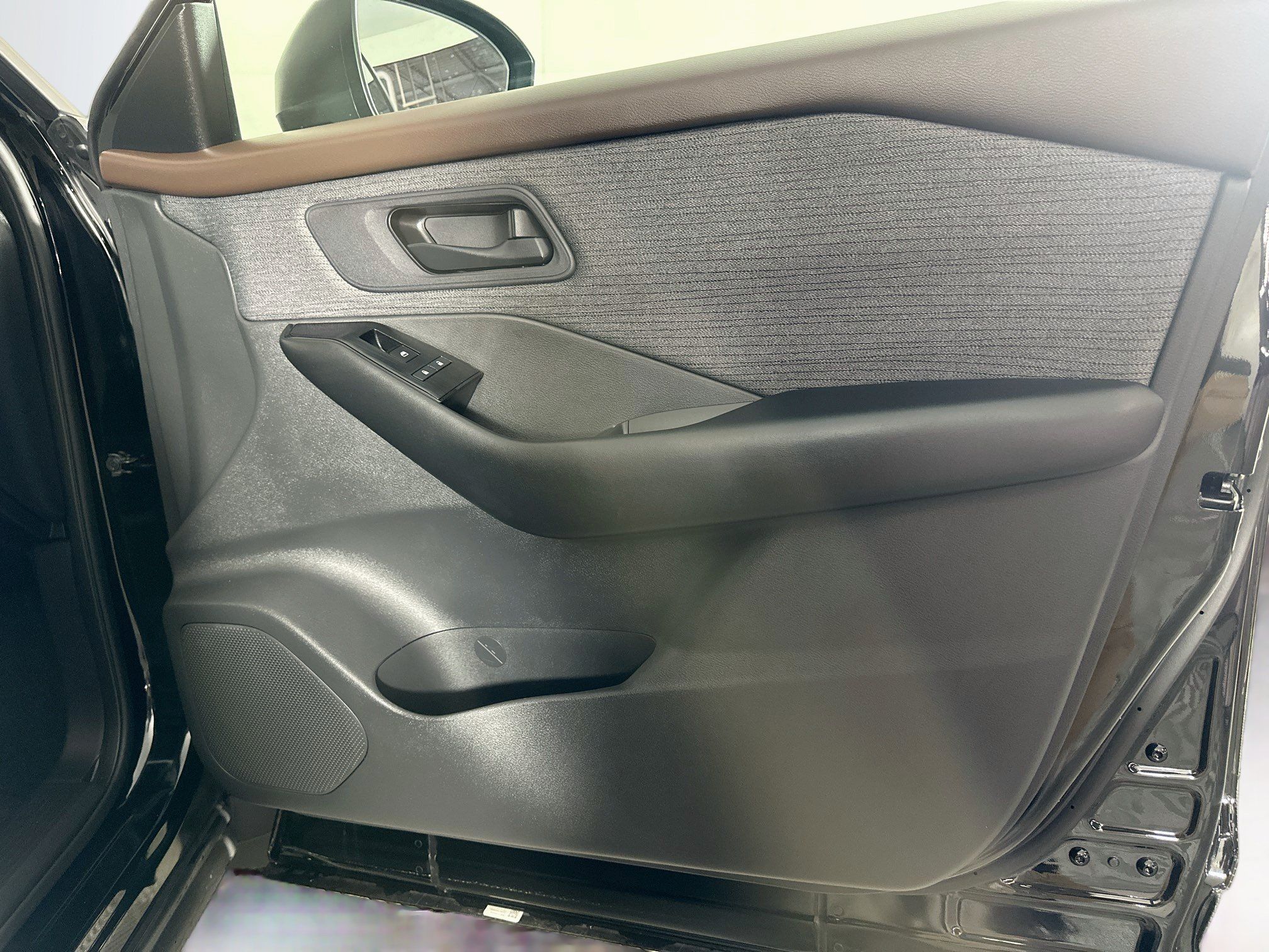 Used 2023 Nissan Rogue S FWD image 31