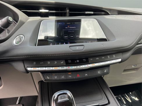 Used 2020 Cadillac XT4 Premium Luxury FWD image 29