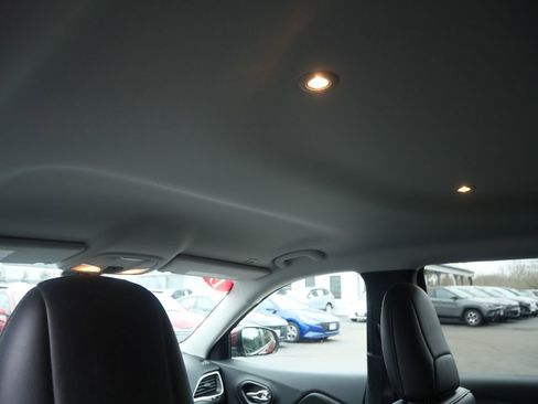 Used 2019 Jeep Cherokee Latitude Plus image 23