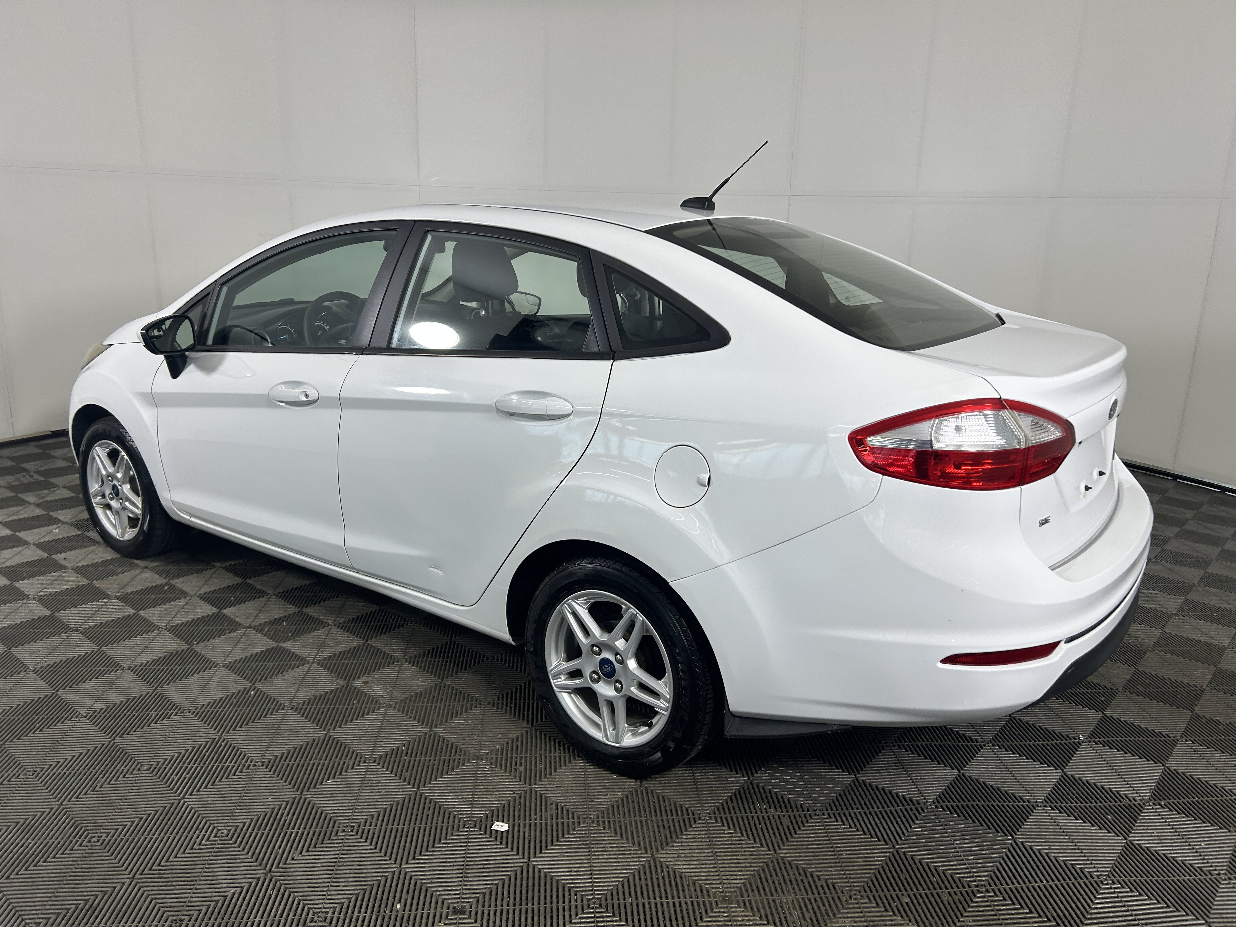 Used 2019 Ford Fiesta SE FWD image 3